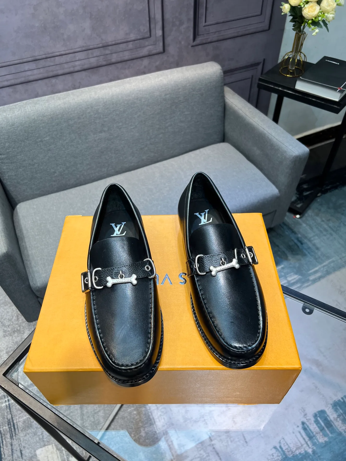 Men's shoes 💰960 LV top luxury brand, high-quality men's business formal leather shoes, imported genuine leather soles! Customized imported leather, the first layer of open-edge beaded lacquered cowhide, the texture is incomparable, the imported cowhide lining, high-end high-end shoes, don't miss it! size:39-44 (Male 38 45 46 customized)